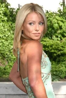 Kelly Ripa Hottest Photos Sexy Near-Nude Pictures, GIFs