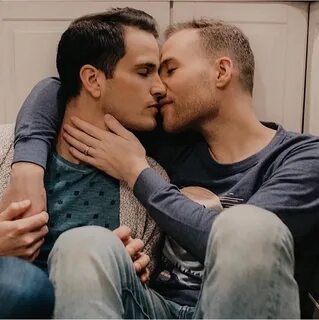 Amateur gay couple make a sex tape