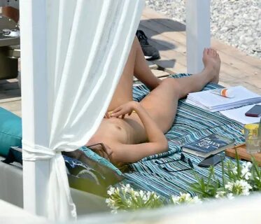 Dakota Johnson topless - The Fappening Leaked Photos 2015-20