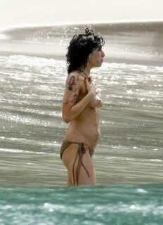 Amy Winehouse - More Free Pictures