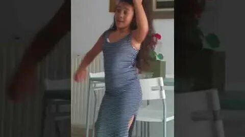 Niña de 9 años bailando
