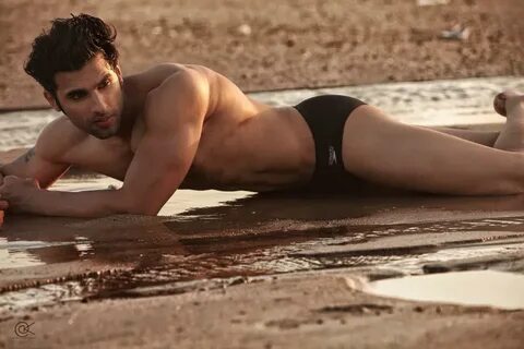 Shirtless Bollywood Men: Indian Male Model in Speedos