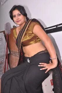 40+ Aunty Navel / kerala mallu aunty parvathi sexy saree pal