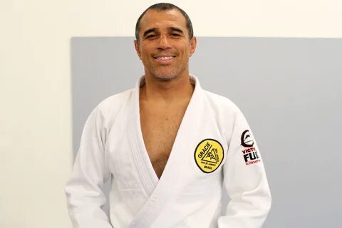 Learn from Royler Gracie a Jiu-Jitsu self-defense technique 