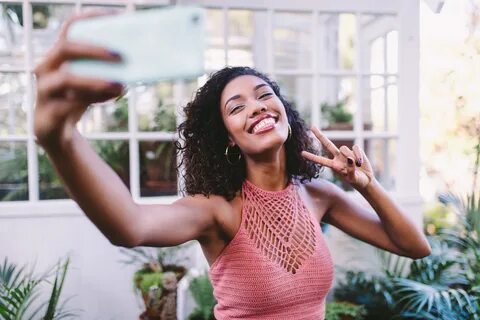 summer-peace-tropical-girl-selfie-selfie-smile-woman-happy-s