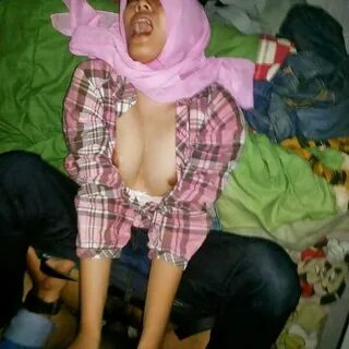 Foto Tante Jilbab Di Paksa Ngentot Toket Mantap Memek CLOUDI