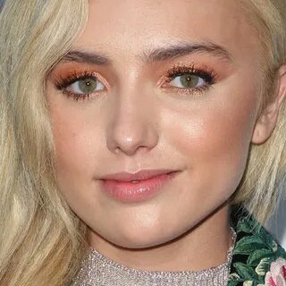 Peyton List's Makeup Photos & Products Steal Her Style