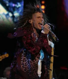 All better now! Steven Tyler's nasty bruises almost complete