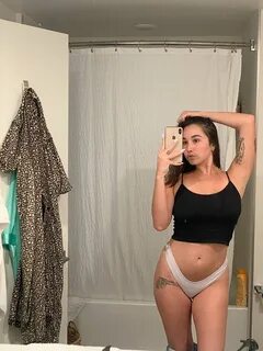 Karlee Twitterissä: "I’m clearly obsessed with mirror photos and my onlyfans htt