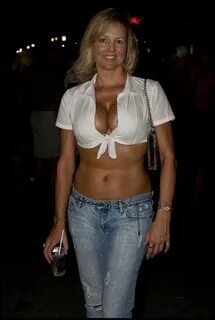 Pin by Stedmanrob on Beautiful Women in 2019 Mom jeans, Tops