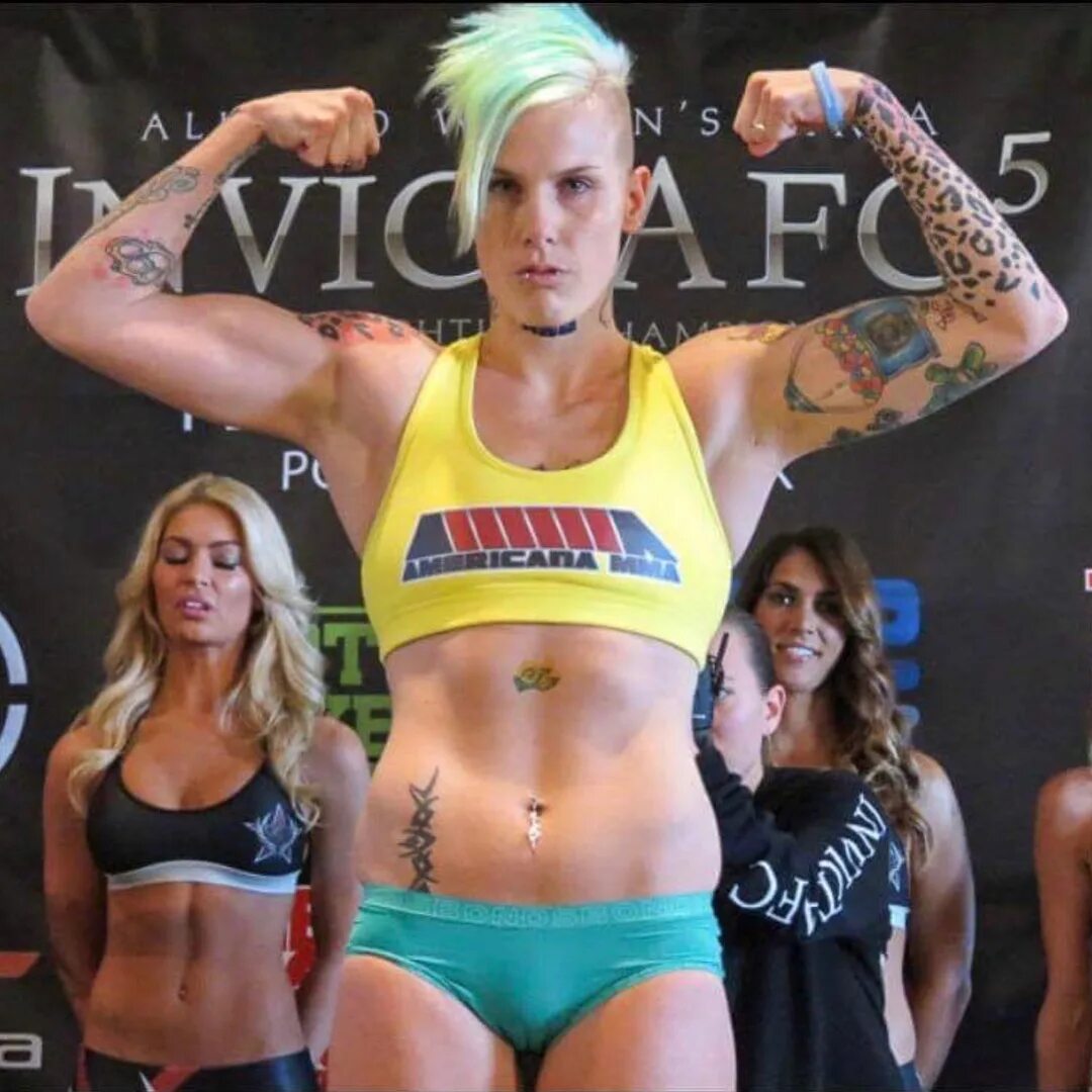 ...Bec Rodriguez (@rowdybec) в Instagram: «Flexin on em 💪🏻 💁🏼‍♀️#barekn...