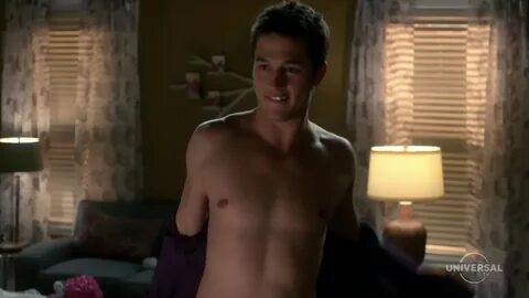 ausCAPS: Bobby Campo shirtless in Law & Order: SVU 11-03 "So
