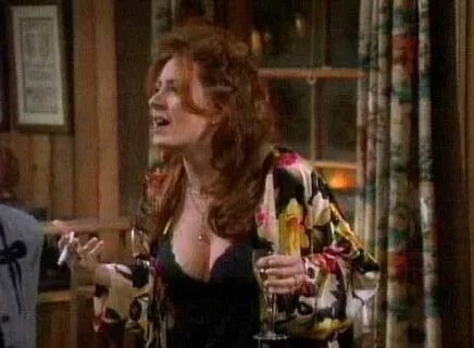 SmokingCelebs.com--Joely Fisher smoking cigarettes