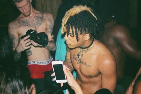 Xxxtentacion sucking a grls boob
