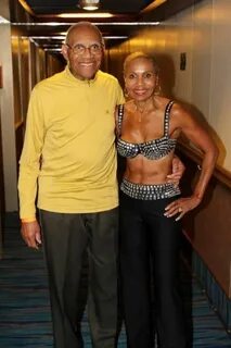 Oldest Female bodybuilder Ernestine Shepherd is 80,her diet,