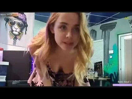 Streamer shows boobs on Twitch and acts like she doesn't kno