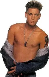 Corey Haim, one of my first loves..looks a bit like Pauly D.