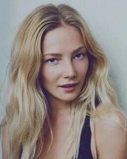 Clara Paget picture