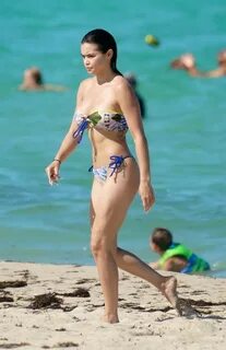 Paris Berelc in a Bikini - Miami Beach 08/05/2021 * CelebMaf
