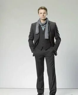 Luke Mably Birthday, Real Name, Age, Weight, Height, Family,