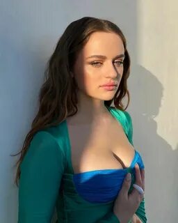 Joey King Big Tits Cleavage - Fappenist