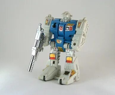 Transformers Twin twist - modo robot (G1) Nombre: Twin Twi. 