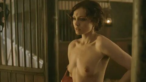 Laura Haddock topless in Da Vinci's Demons