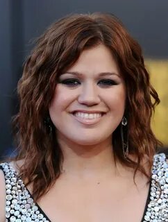 Kelly Clarkson - Hairstyles for Round Faces - StyleBistro