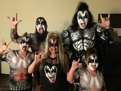 Gene Simmons's tweet - "Pick out the real Gene Simmons. " - 