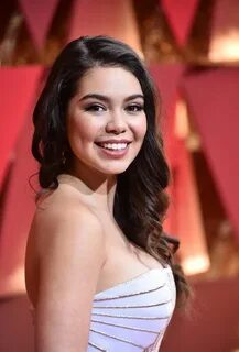 Auli'i Cravalho - Oscars 2017 Red Carpet in Hollywood * Cele