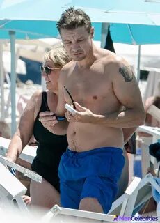 Jeremy Renner Gay Movie Scenes And Leaked Nude Photos - Men 