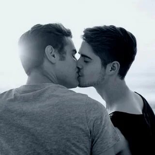 Pin on Love The Guy Kiss