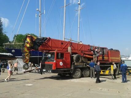 90-тонный автокран volvo Спуск на воду и открытие сезона. Fl