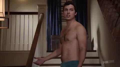 ausCAPS: John Francis Daley shirtless in Bones 8-05 "The Met