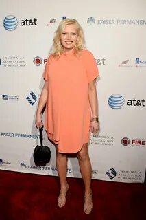 Melissa Peterman Clothes Looks - StyleBistro