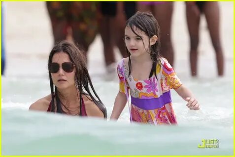 Katie Holmes: Bikini Beach Time with Suri!: Photo 2553542 Bi