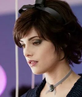 Alice Cullen Alice cullen, Short hair styles, Short hair hai