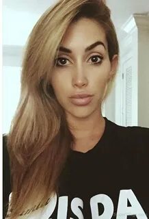 Claudia Sampedro Blonde Wavy Hairstyle Super WAGS - Hottest 