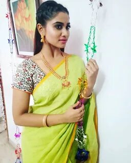 TV Actress Shivani Narayanan Beautiful in Green Saree Pics L