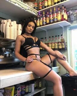 prison Consommer Cohérent bikini barista stands Psychiatrie 