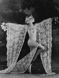 Pin by Elivia Bovenzi on art Vintage burlesque, Moulin rouge