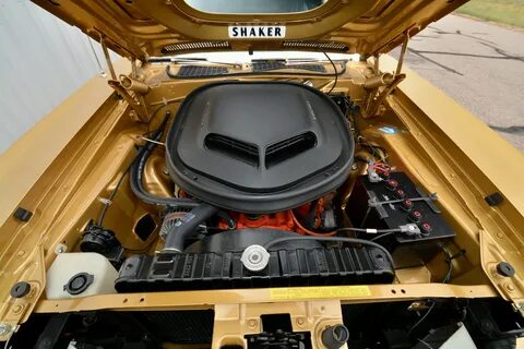 Beautiful shaker hood on a '71 Cuda