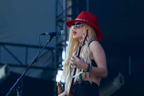 Orianthi Shreds KAABOO With Her Superior Skill - Blurred Cul