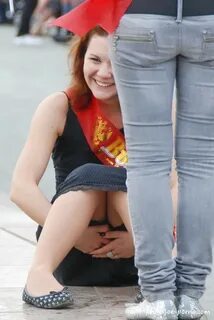 Mega geile Upskirt Prinzessin - Porno Bilder