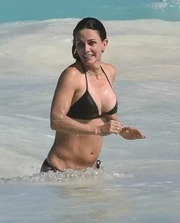 Courteney Cox Relaxing At the beach in the Bahamas - Celebzz