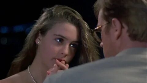 The Crush (1993) - Alicia Silverstone Kiss Scene - YouTube