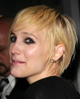 More Pics of Ashlee Simpson Short Straight Cut (12 of 14) - 