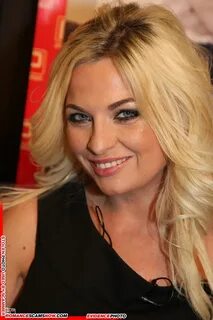Bobbi Eden 03.