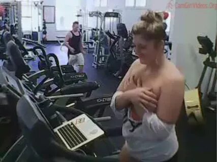 Tylerashay topless in the gym while people workout
