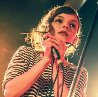 Lauren Mayberry :::Fav Celebs::: Hair styles, Lauren mayberr